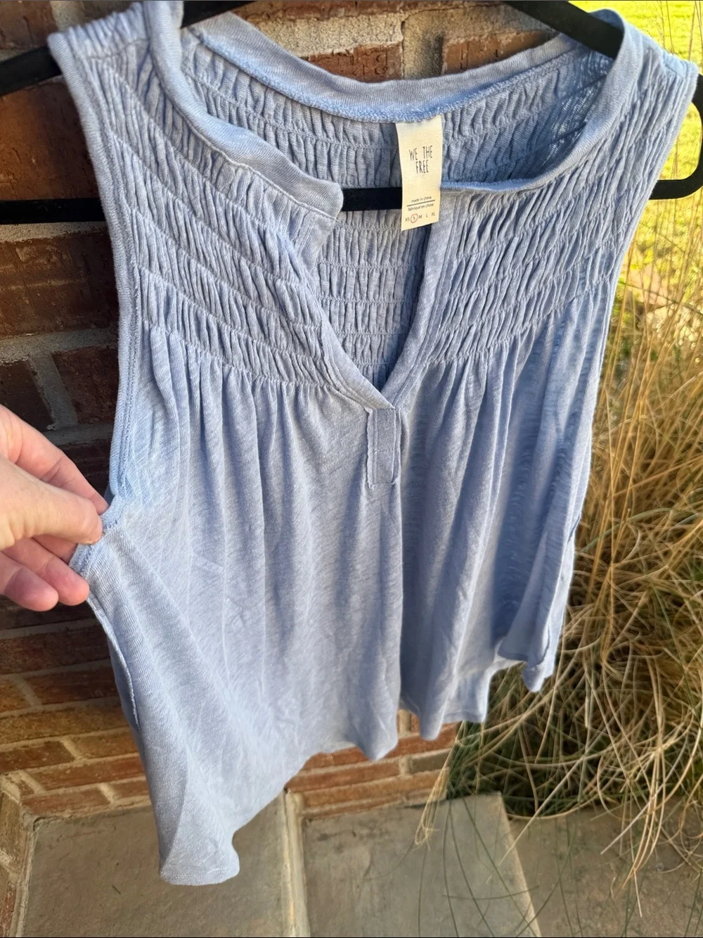 We The Free Ladies S Oversized Light Blue Smocked Yoke Flowy Cold-Shoulder Tank